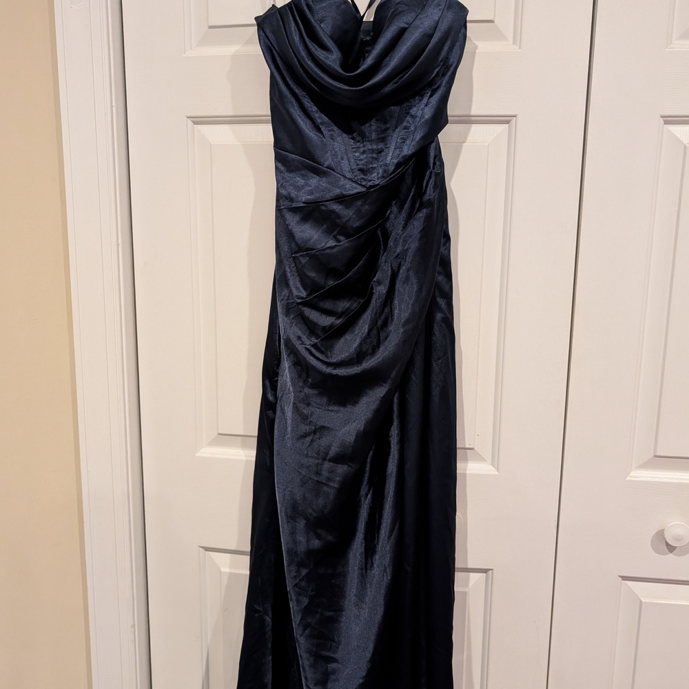 Elegant Navy Blue Evening Gown